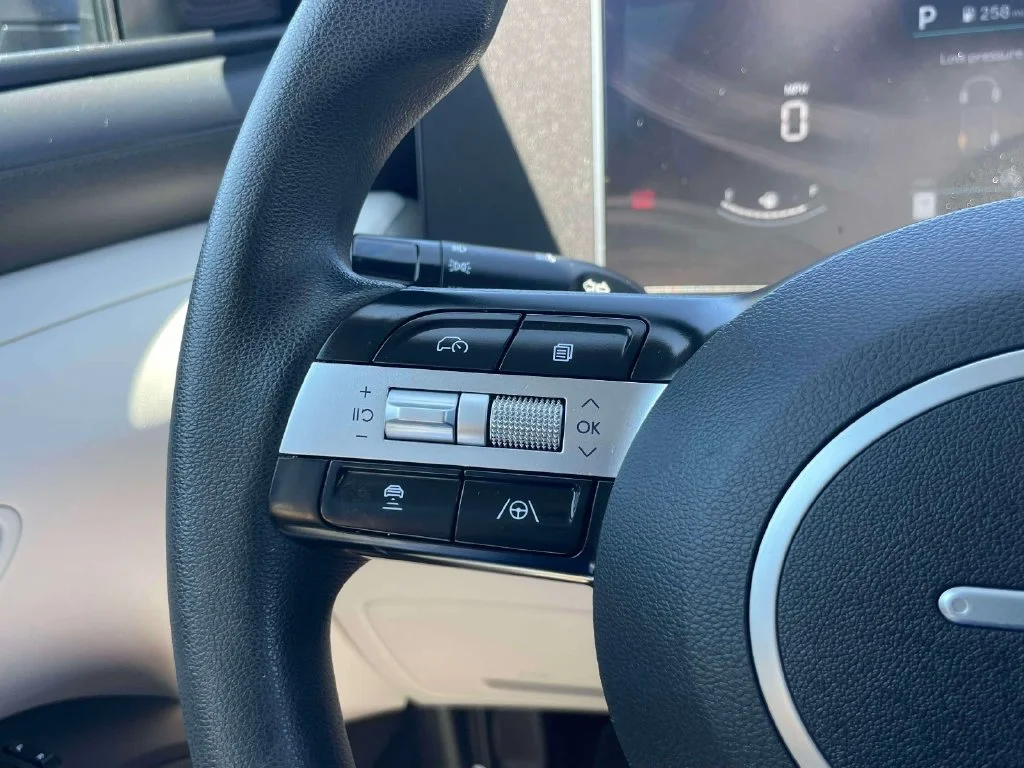 Certified Used 2025 Green Hyundai SE image 21