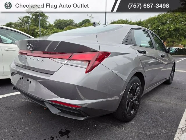 Used 2022 Fluid Metal Hyundai SEL image 6