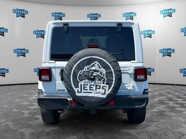 Used 2022 White Jeep Unlimited Sahara image 5