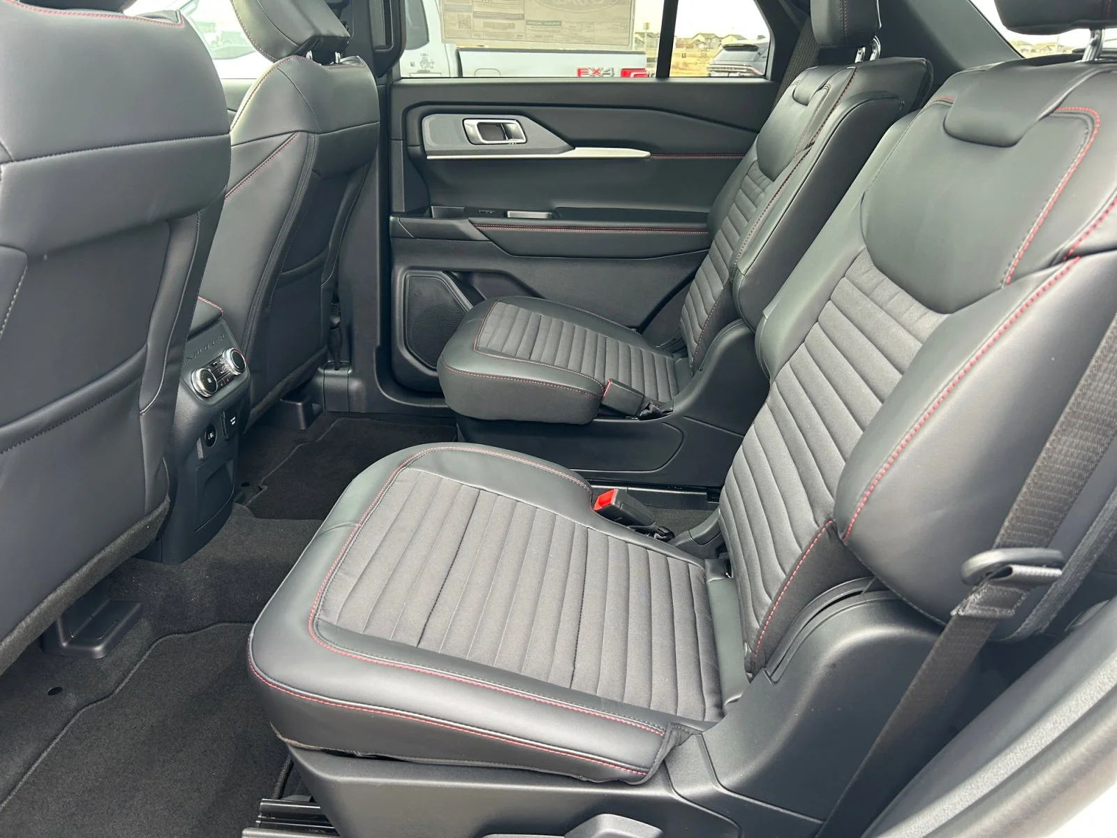 New 2026 Star White Metallic Tri-Coat Ford ST-Line image 18