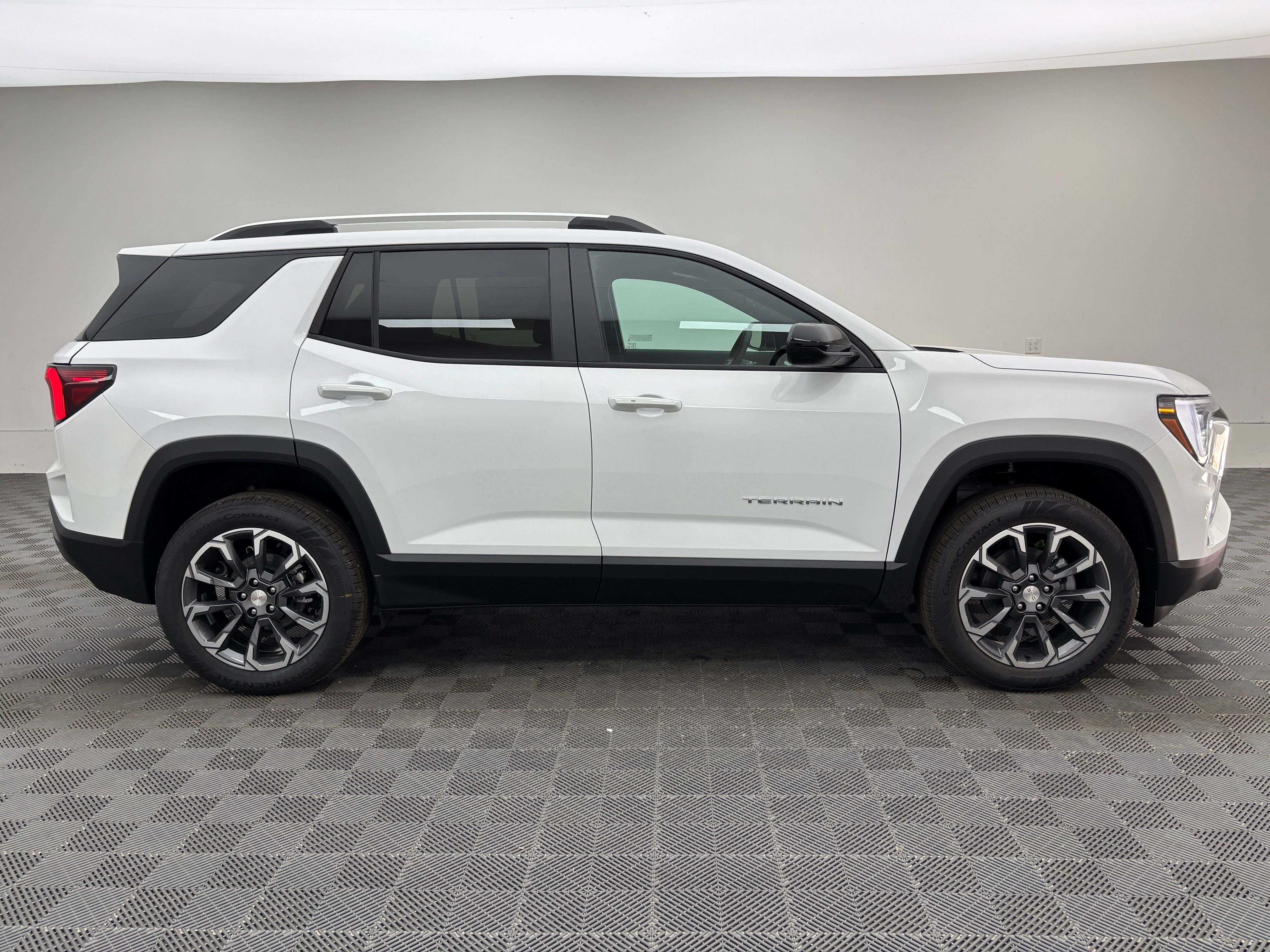 New 2027 Summit White GMC Elevation image 6