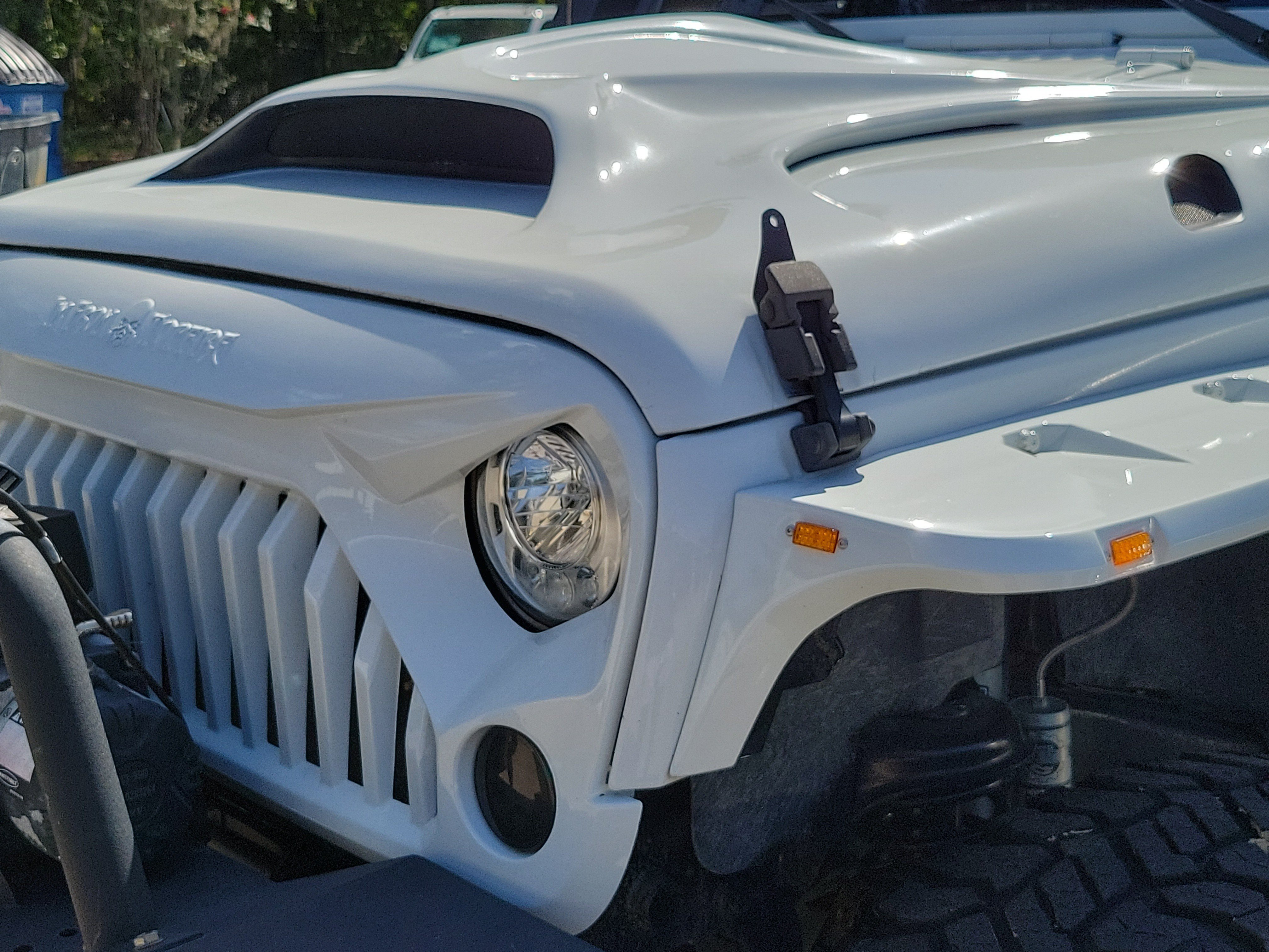 Used 2017 Bright White Clearcoat Jeep Sahara image 6