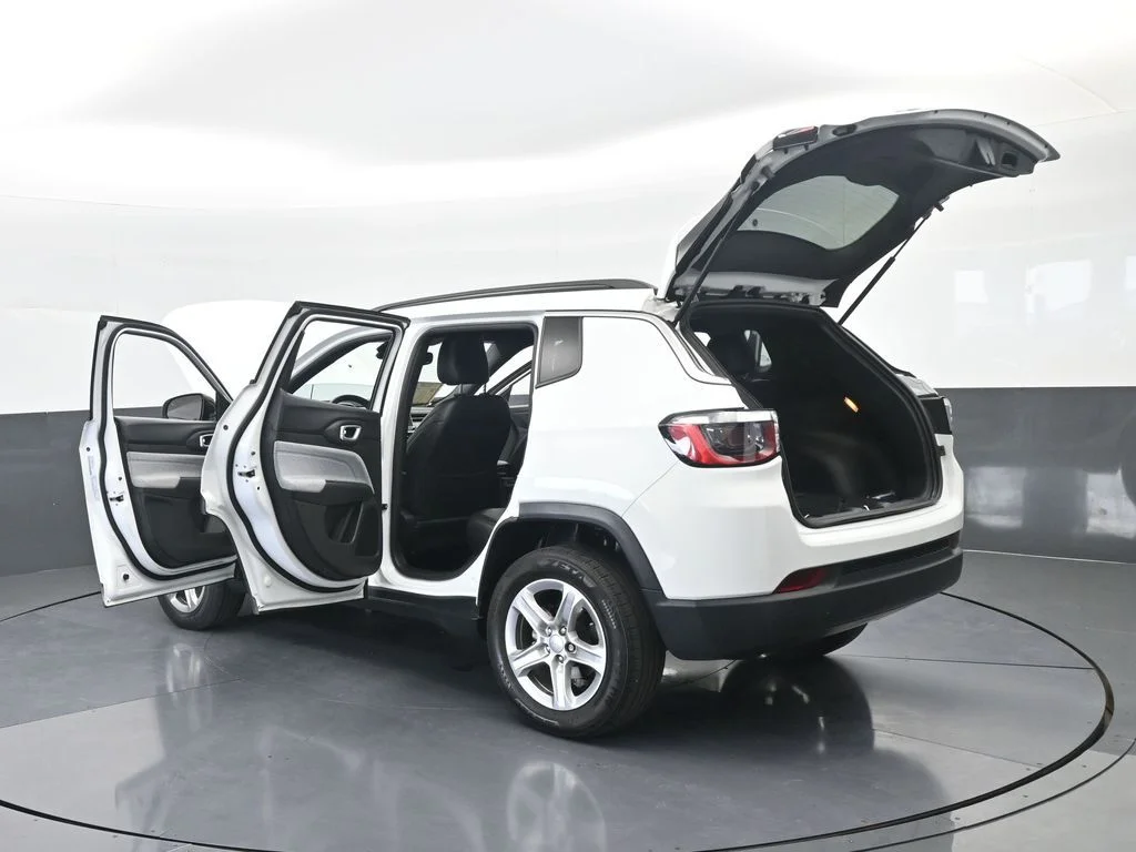 Used 2023 Bright White Clearcoat Jeep Latitude image 38