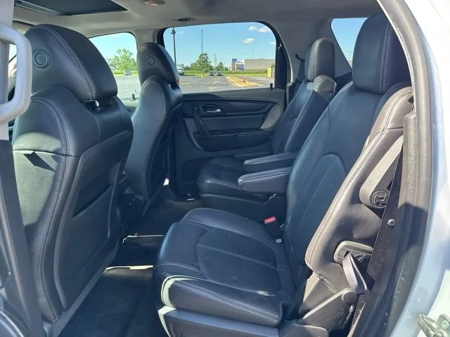 Used 2017 SUMMIT WHITE GMC Limited image 7
