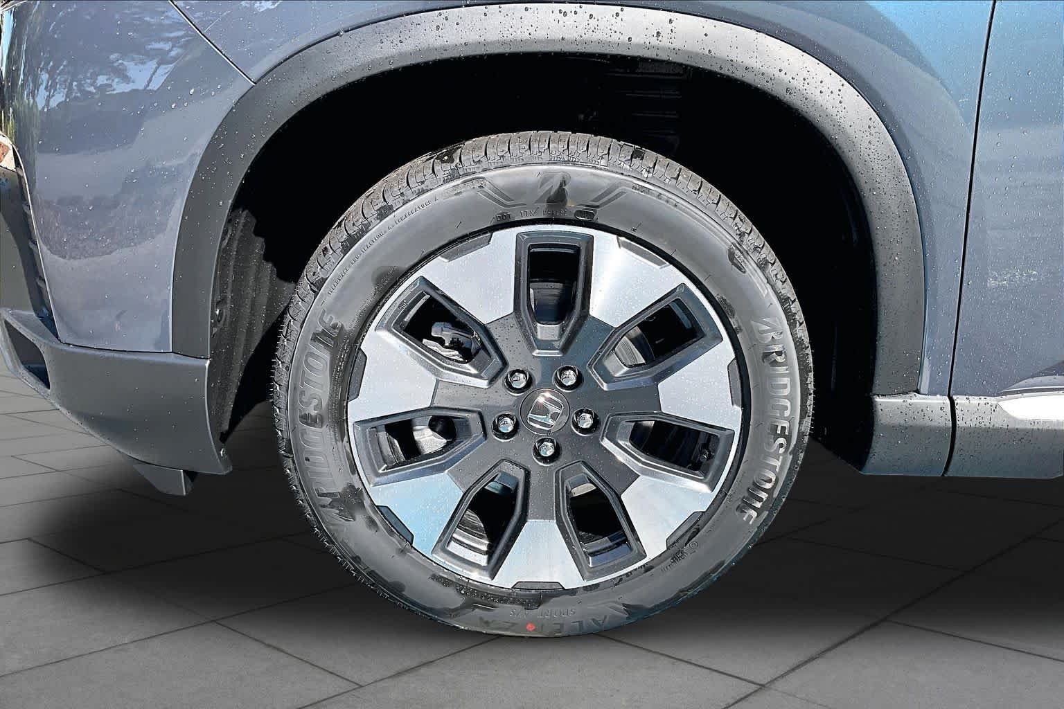 New 2026 Smoke Blue Pearl Honda Touring image 9