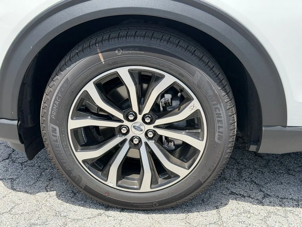New 2026 Star White Metallic Tri-Coat Ford ST-Line image 9