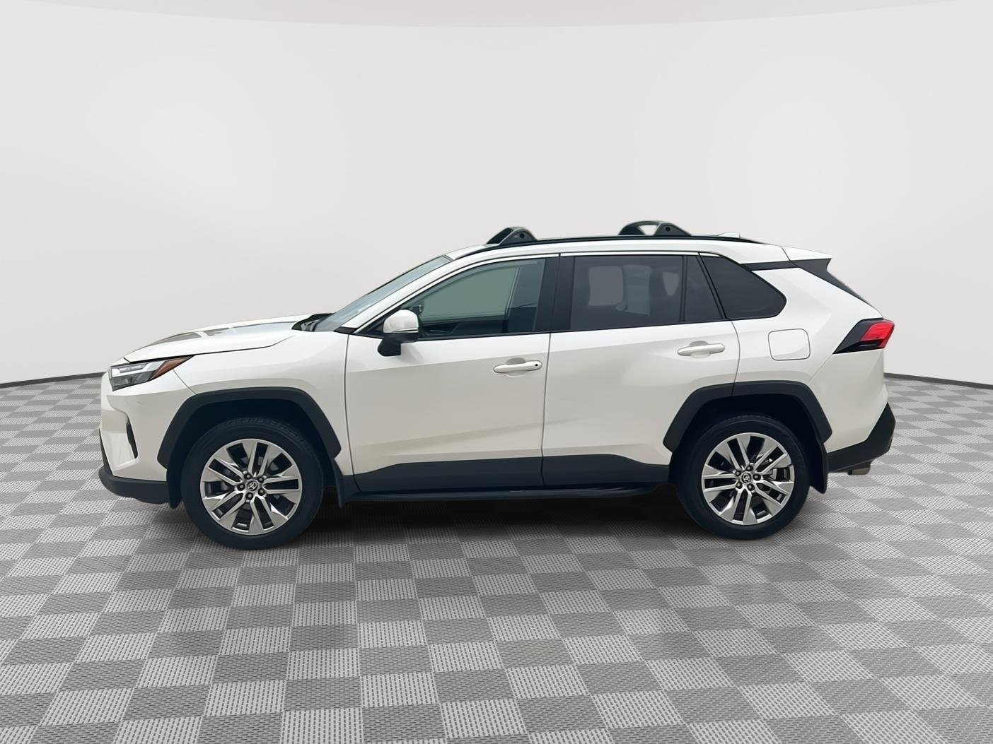 Used 2022 Blizzard Pearl Toyota XLE Premium image 8