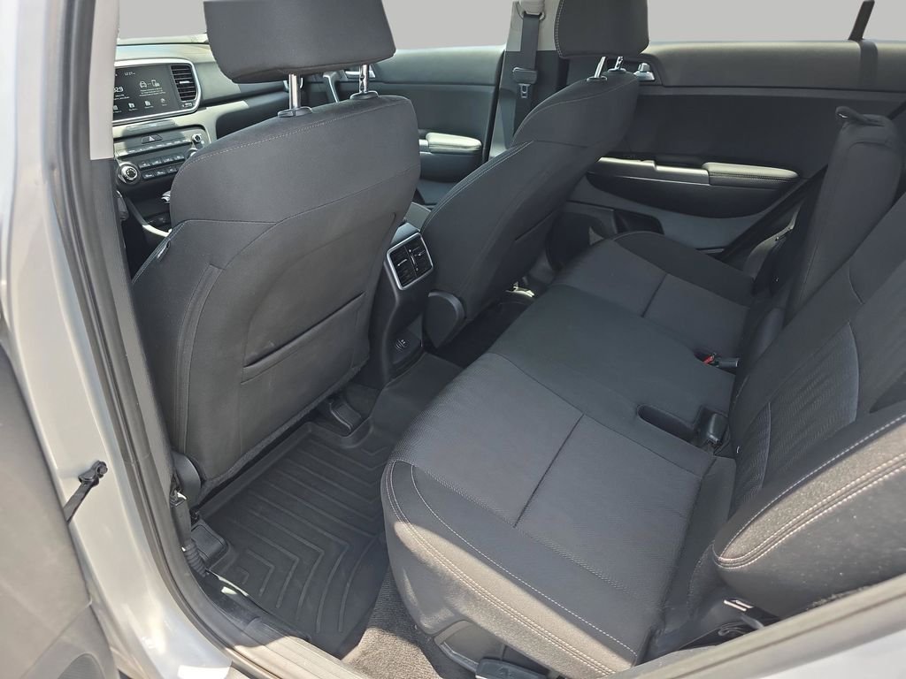 Used 2022 Sparkling Silver Kia LX image 28
