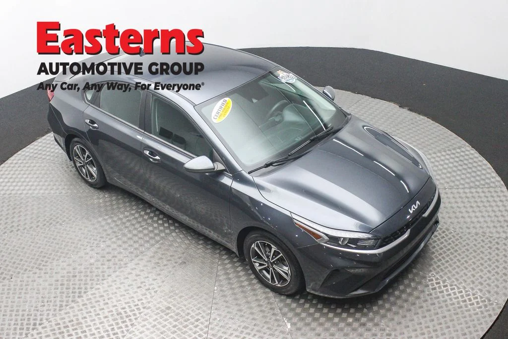 Used 2023 Gray Kia LXS image 3