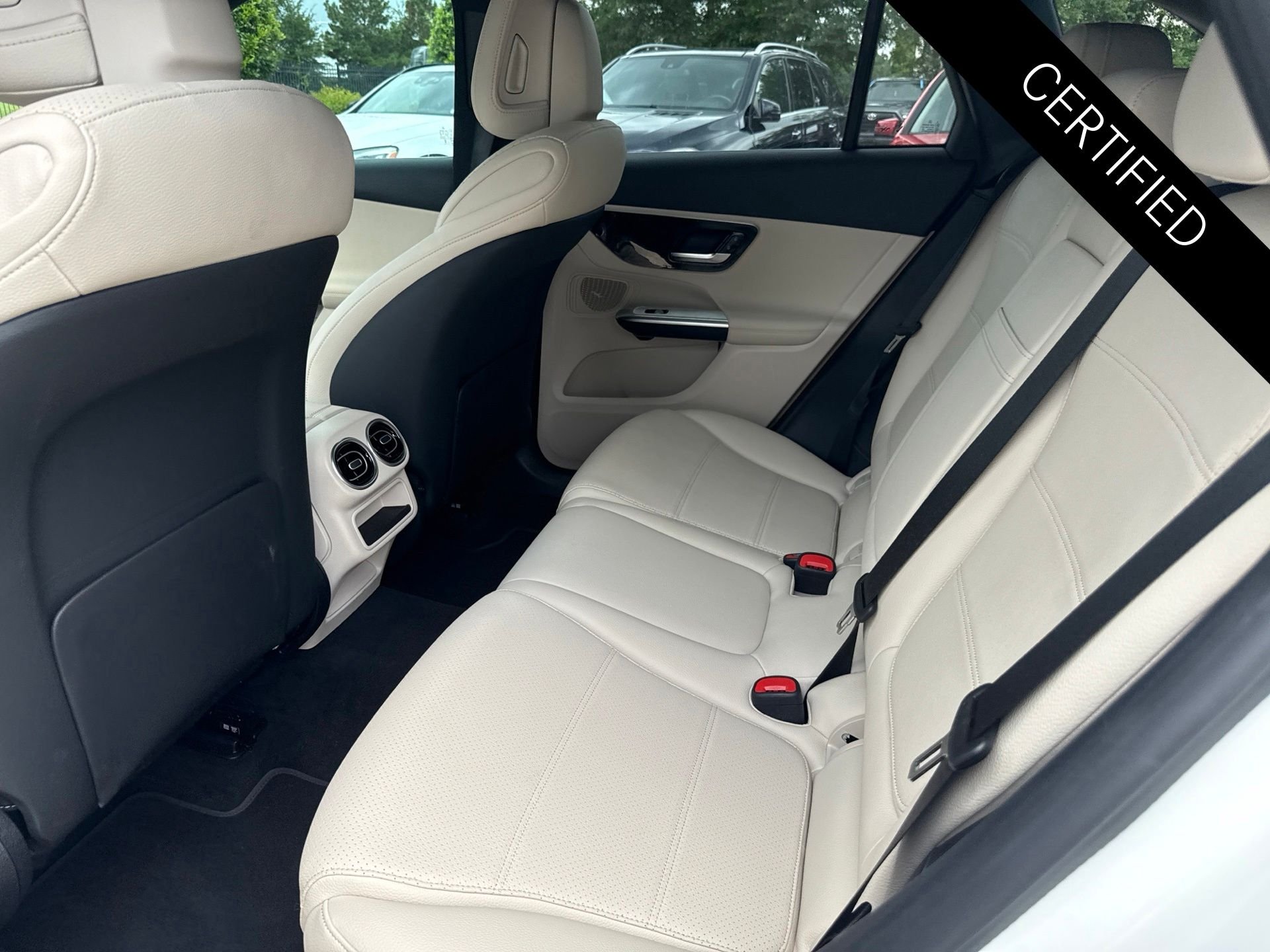 Certified Used 2026 Polar White Mercedes-Benz GLC 300 image 10