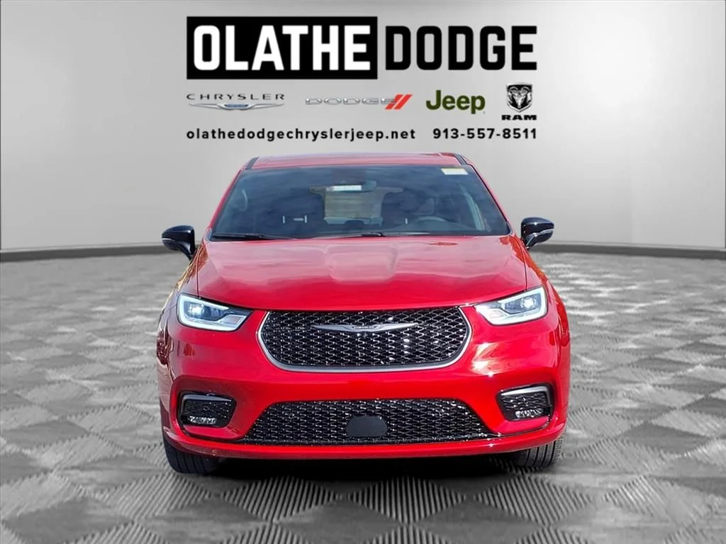 New 2026 Red Hot Pearl-Coat Exterior Paint Chrysler Select image 30