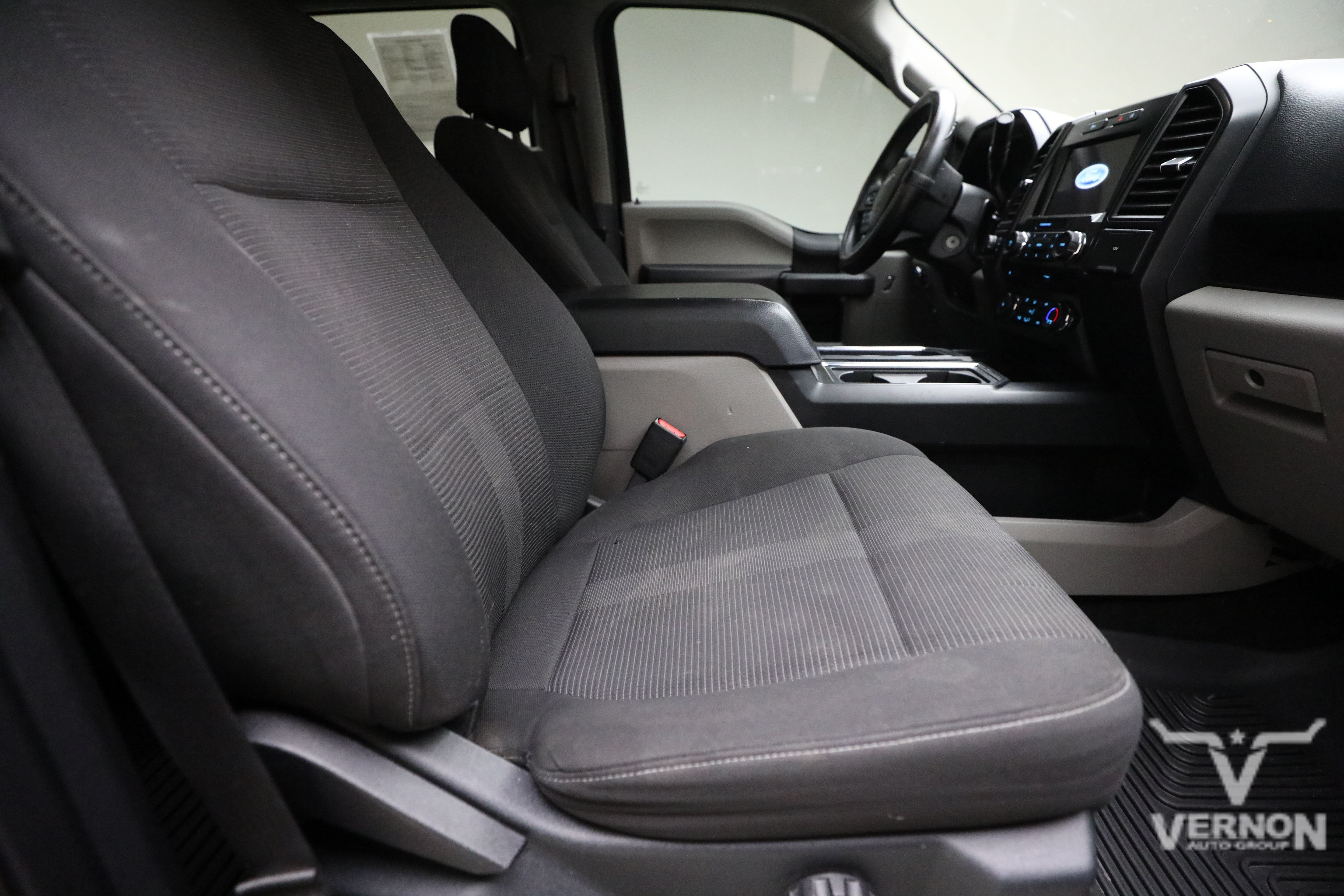 Used 2017 Shadow Black Ford Y image 11