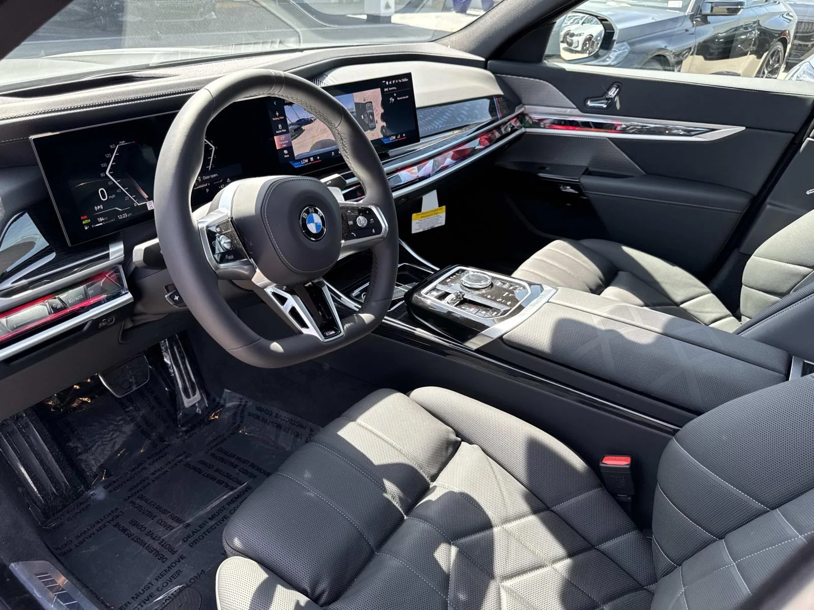 2025 BMW 7 Series 740i - Photo 11