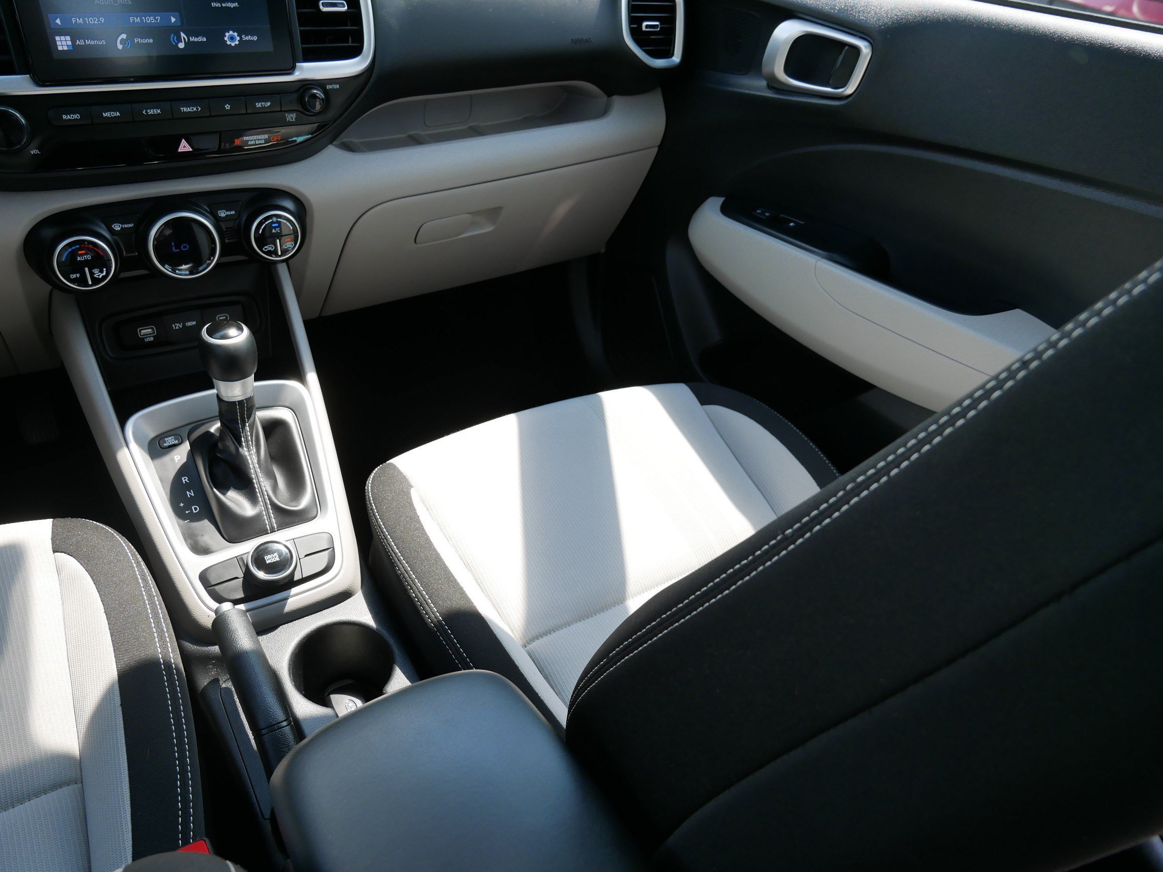 2024 Hyundai Venue SEL - Photo 11