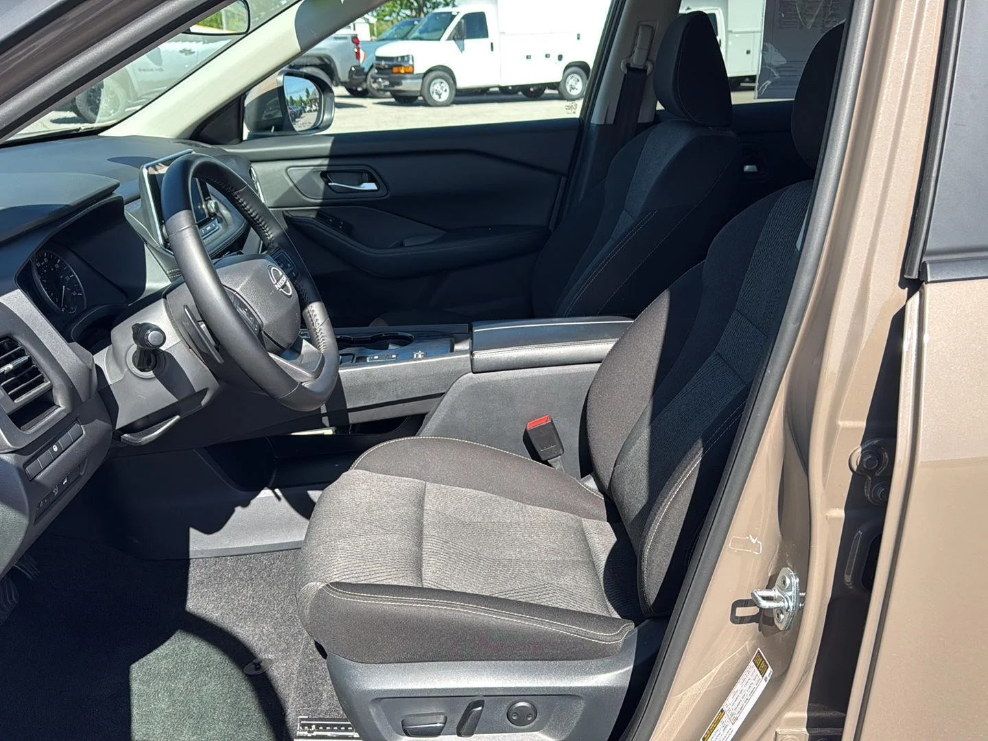 2025 Nissan Rogue SV - Photo 10
