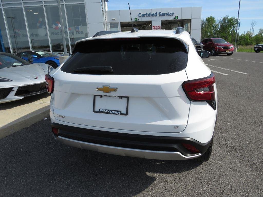 Used 2024 Summit White Chevrolet LT image 9