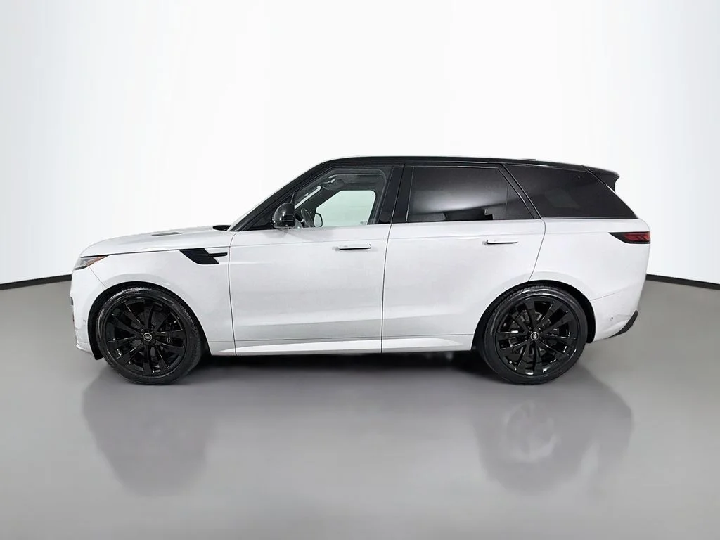 Used 2023 Gray Land Rover SE Dynamic image 8
