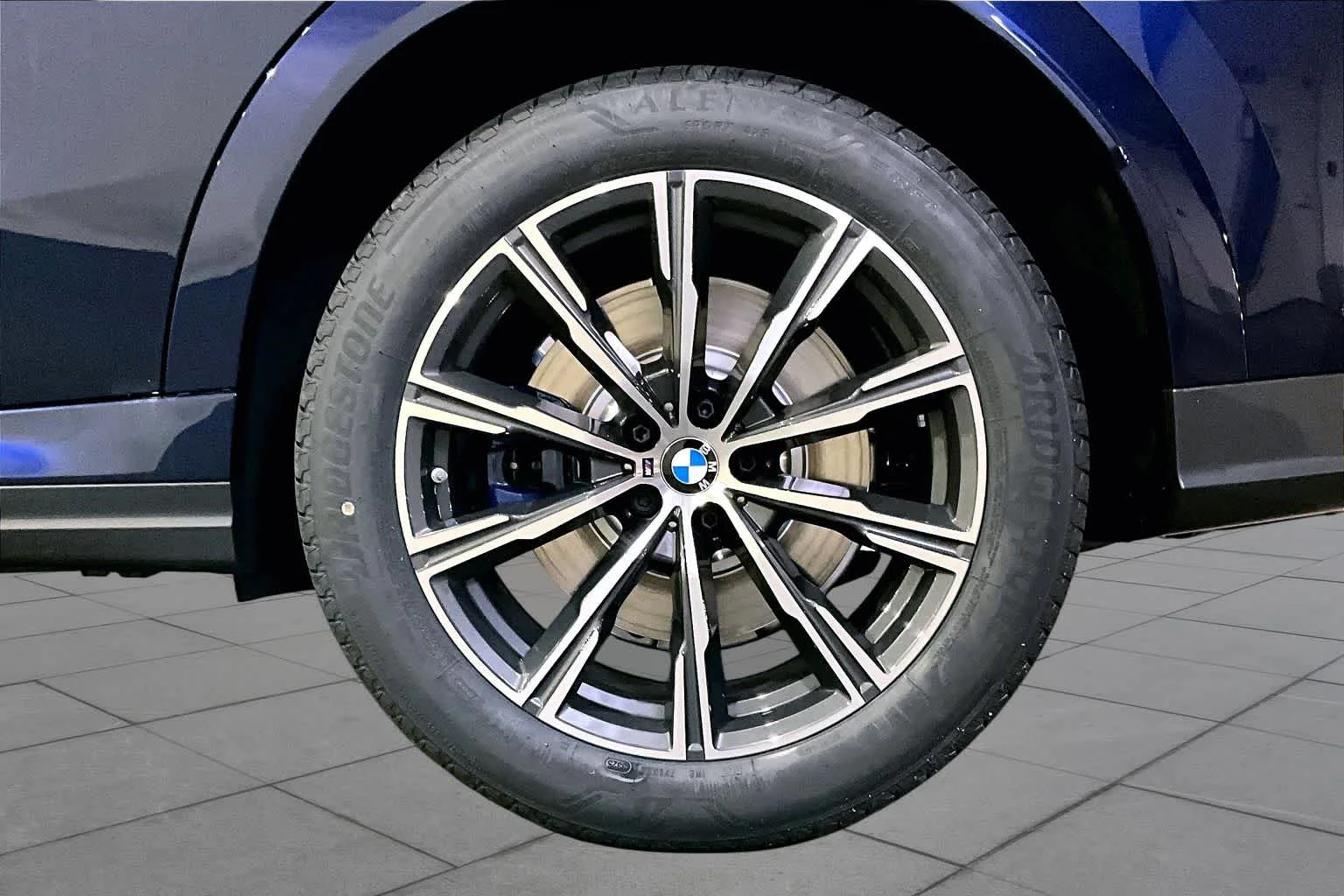 New 2026 Tanzanite Blue II Metallic BMW M60i image 17