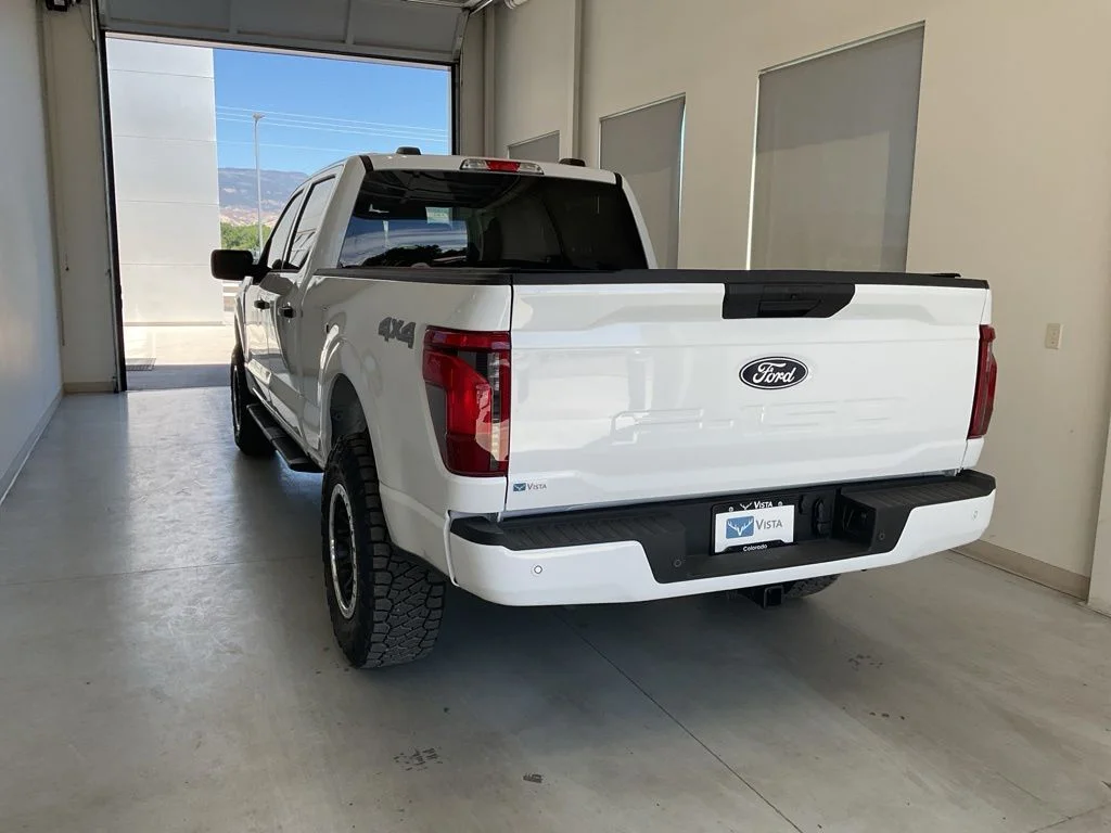 New 2026 Oxford White Ford XLT image 3