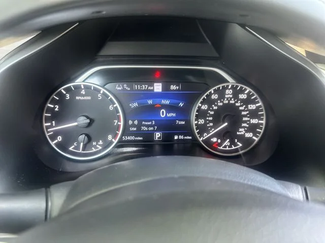 Used 2022 Gray Nissan Platinum image 19