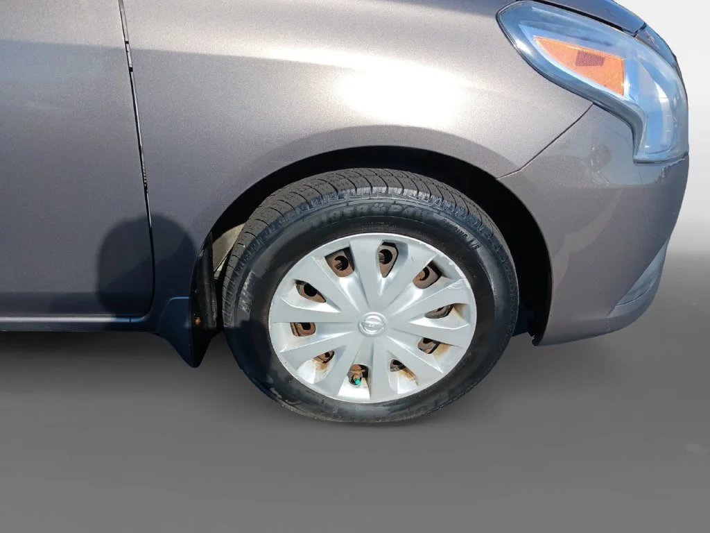Used 2015 Silver Nissan 1.6 SV image 16