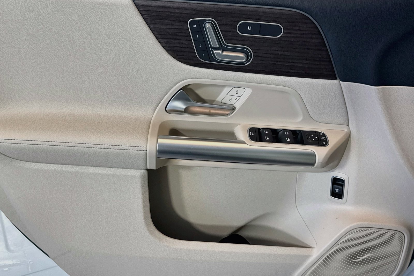 New 2026 Polar White Mercedes-Benz GLA 250 image 16