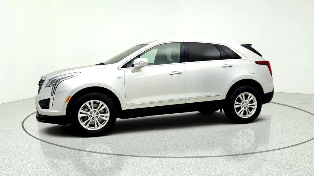 Used 2020 Radiant Silver Metallic Cadillac FWD 4dr Luxury image 8