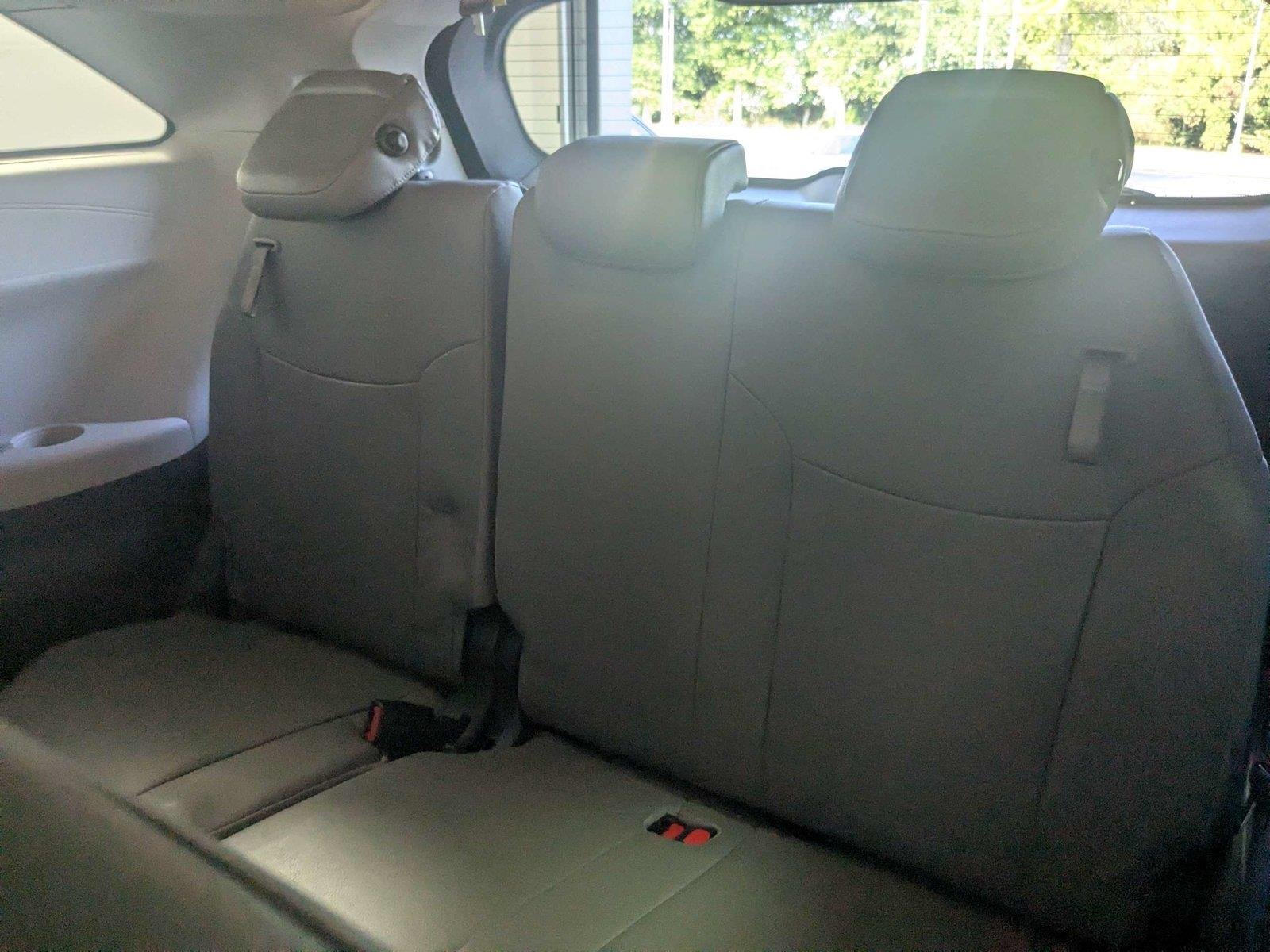 2024 Toyota Sienna XLE - Photo 37