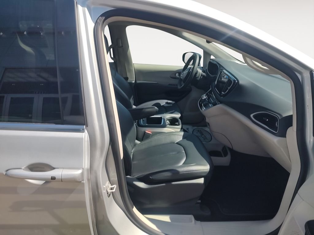 Used 2024 Silver Chrysler Touring L image 15
