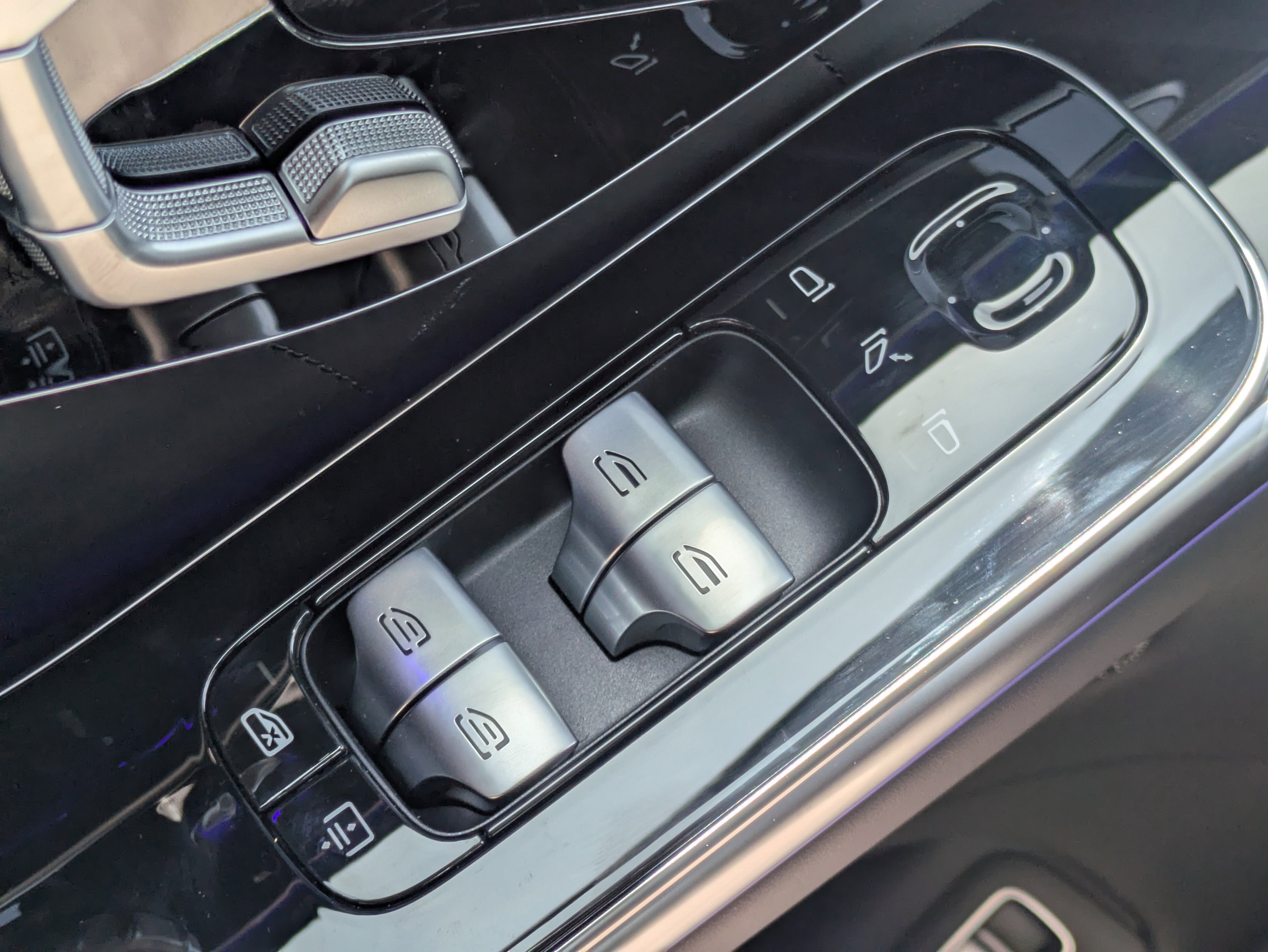 New 2026 MANUFAKTUR Moonlight White Metallic Mercedes-Benz S 580 image 47