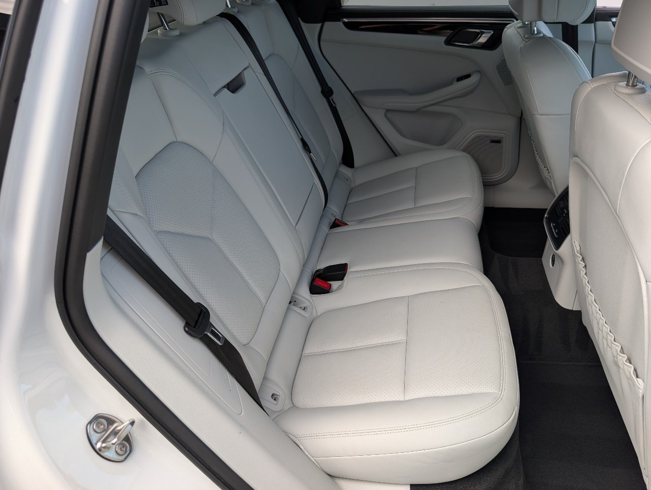 Used 2025 White Porsche T image 7