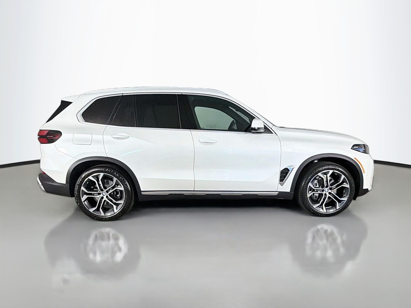Used 2026 Mineral White Metallic BMW sDrive40i image 8