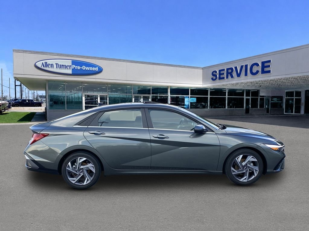2025 Hyundai Elantra SEL - Photo 9
