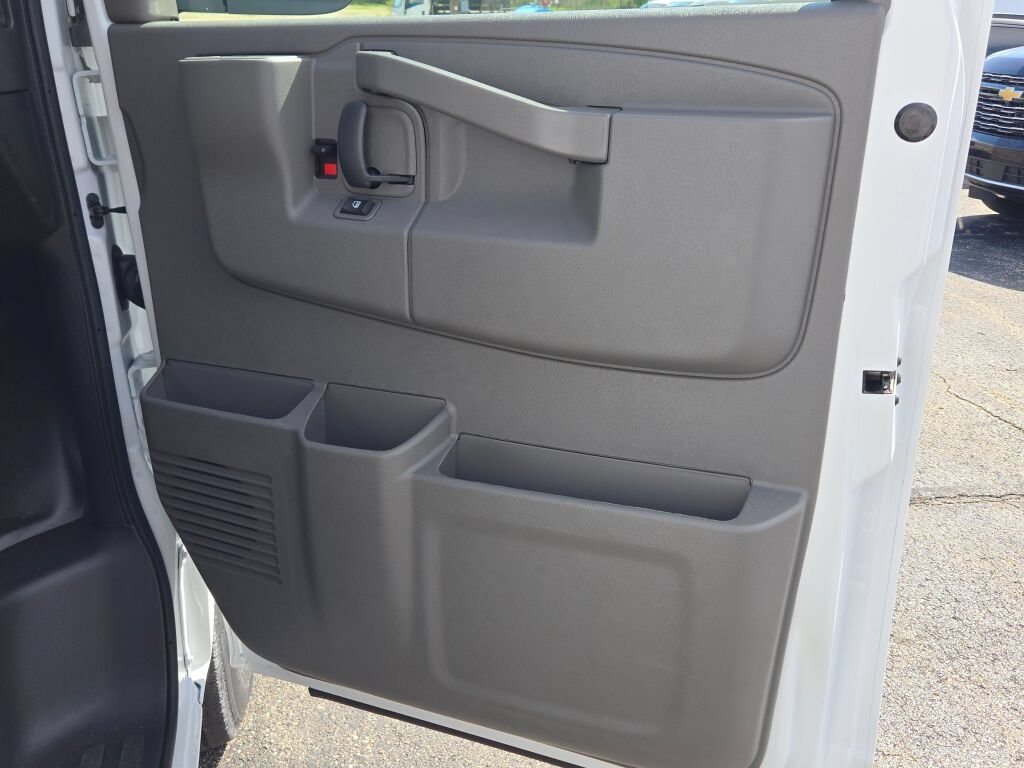 2026 Chevrolet Express Cargo Work Van - Photo 8
