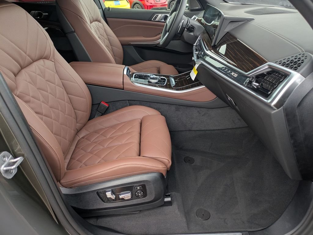 New 2026 Manhattan Green Metallic BMW xDrive40i image 24