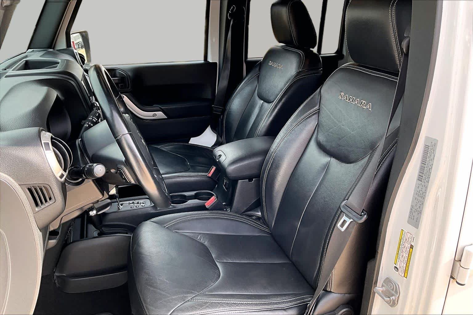 Used 2017 Bright White Clearcoat Jeep Sahara image 8