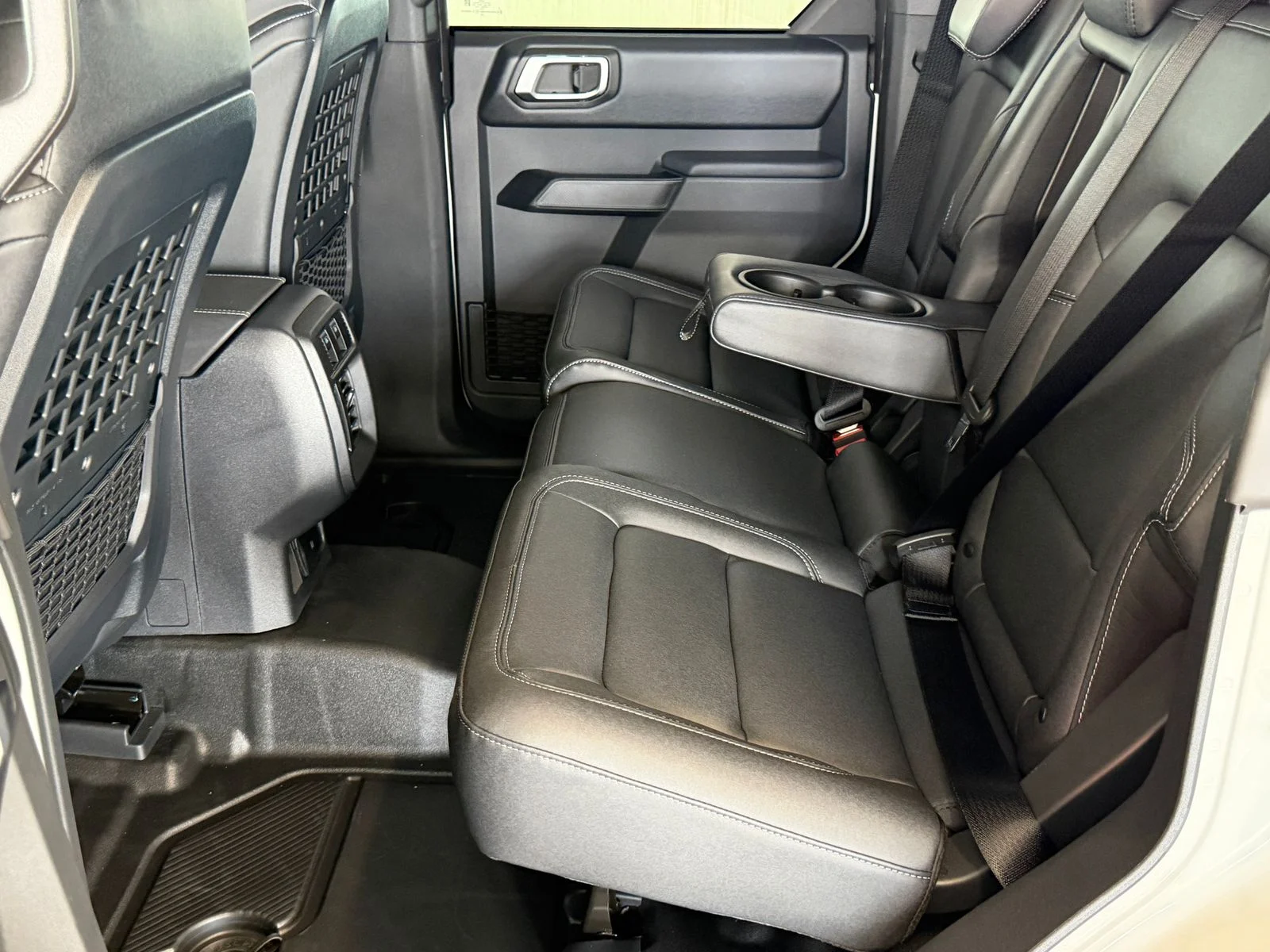 New 2026 Avalanche Gray Ford Badlands image 16