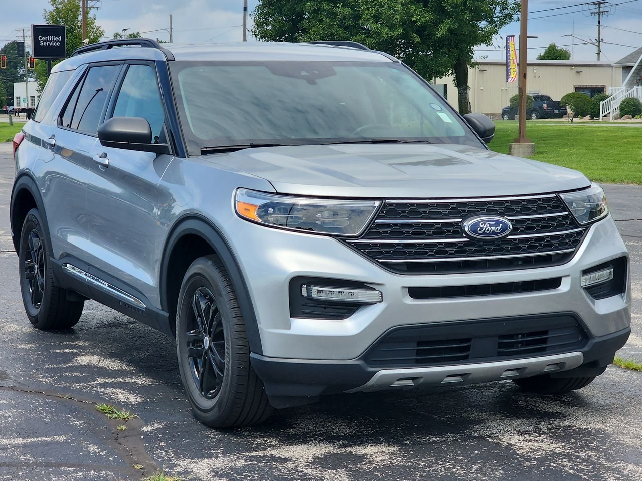 Used 2024 Silver Ford XLT image 1