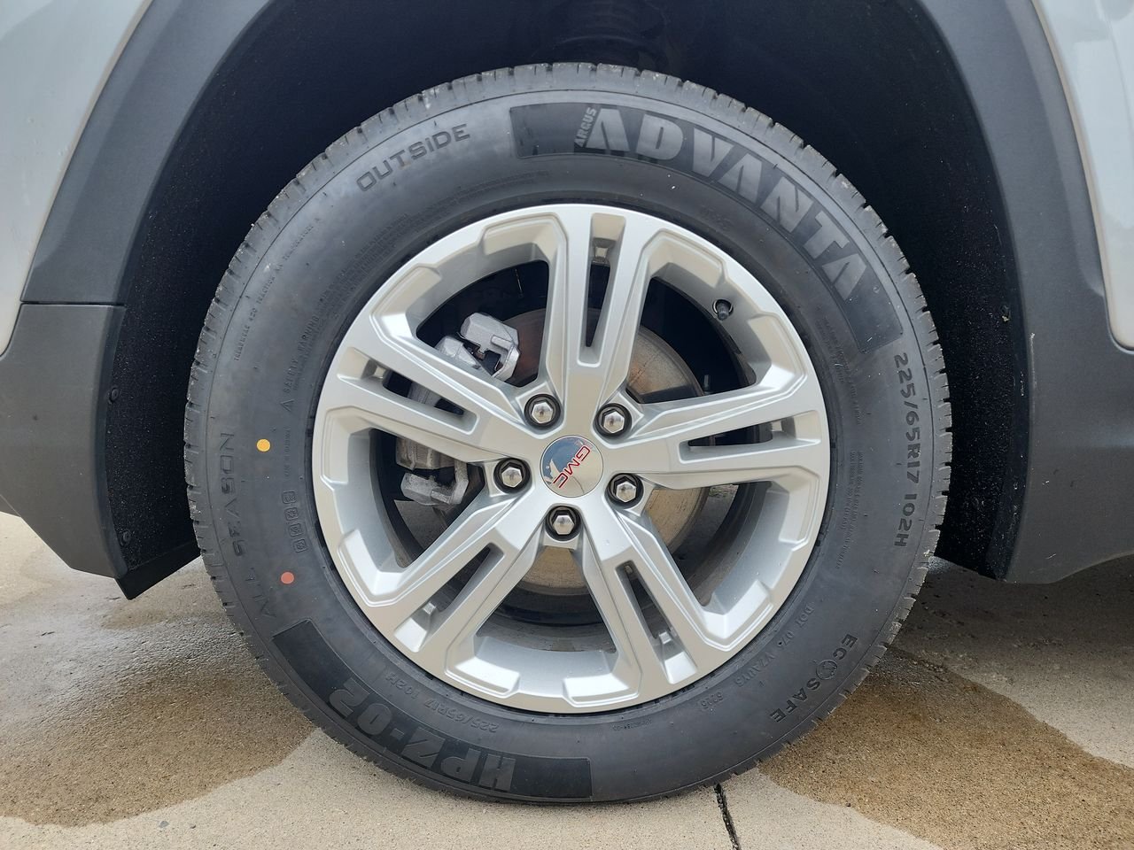 Used 2024 Sterling Metallic GMC SLE image 10