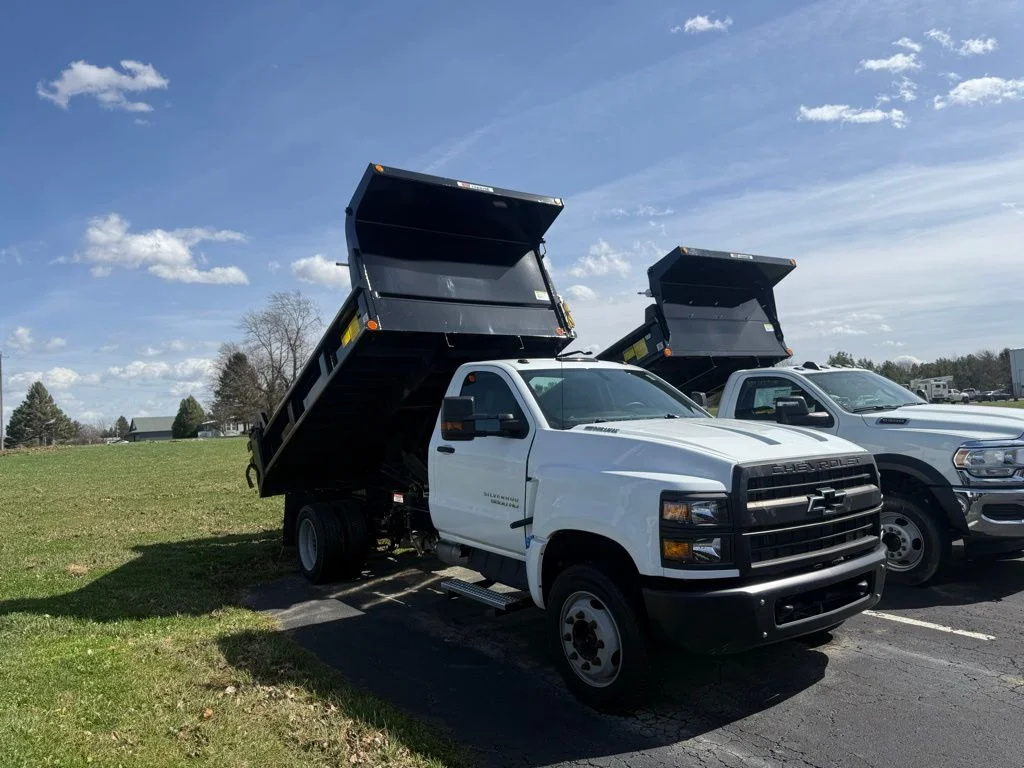Used 2022 White Chevrolet DUMP image 8