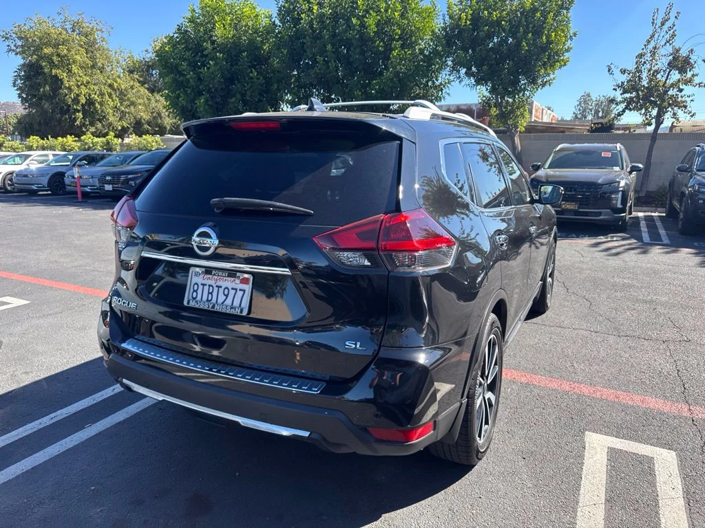 Used 2020 Black Nissan SL image 3