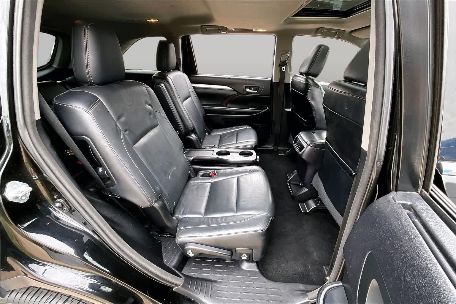 Used 2015 Attitude Black Metallic Toyota XLE image 19