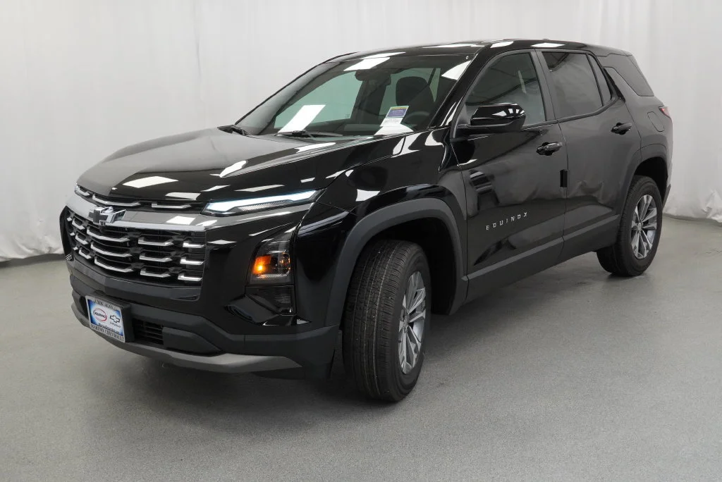 New 2027 Mosaic Black Metallic Chevrolet LT image 11