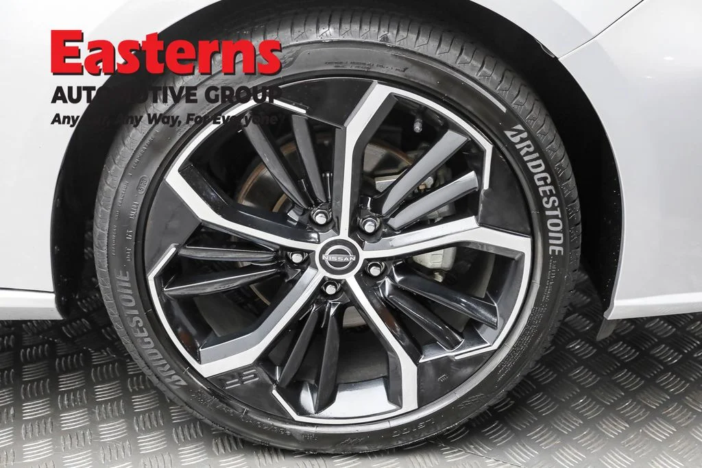 Used 2024 Silver Nissan 2.5 SR image 30