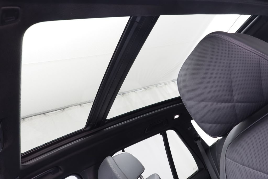 Used 2023 Black Sapphire Metallic BMW M50i image 15