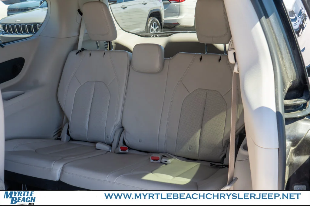 Used 2018 Granite Crystal Metallic Clearcoat Chrysler Touring L Plus image 13