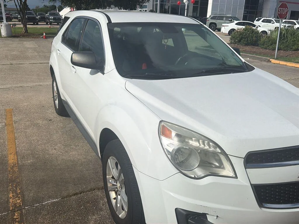 Used 2015 Summit White Chevrolet LS image 1