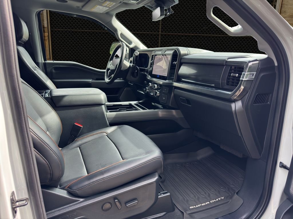 Used 2025 Avalanche Ford LARIAT image 17