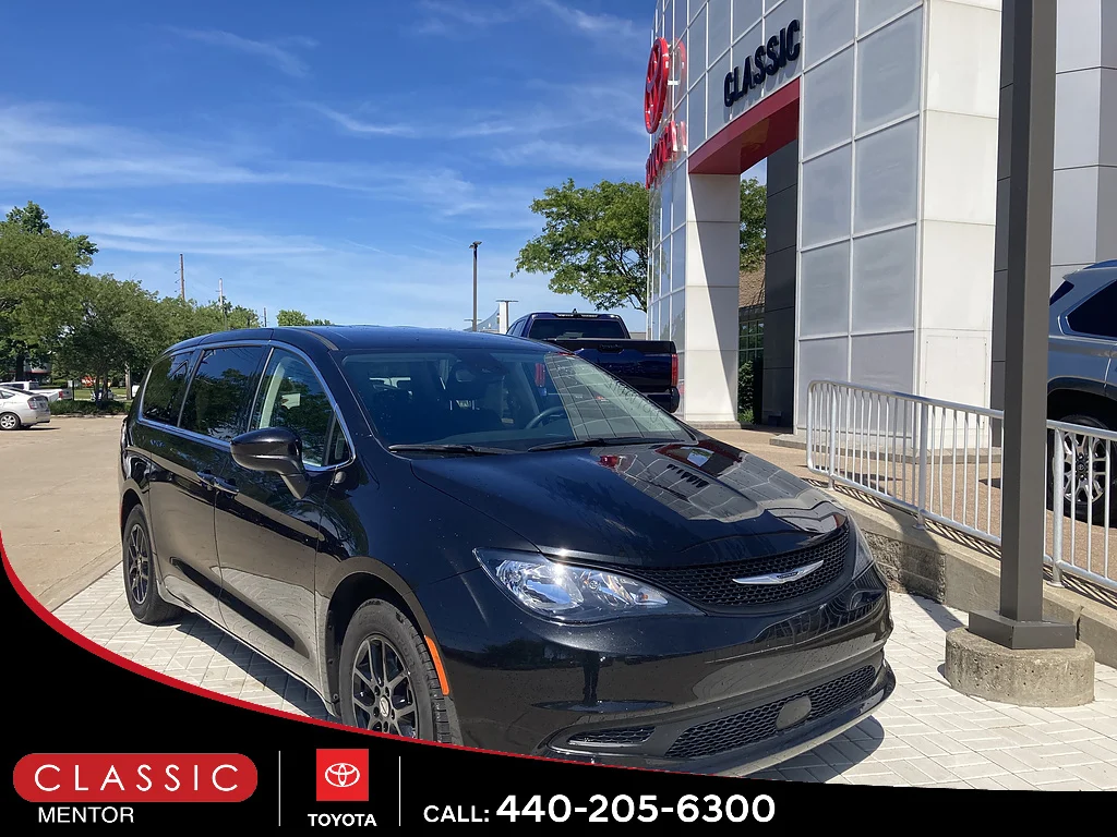 2023 Chrysler Voyager LX's photo