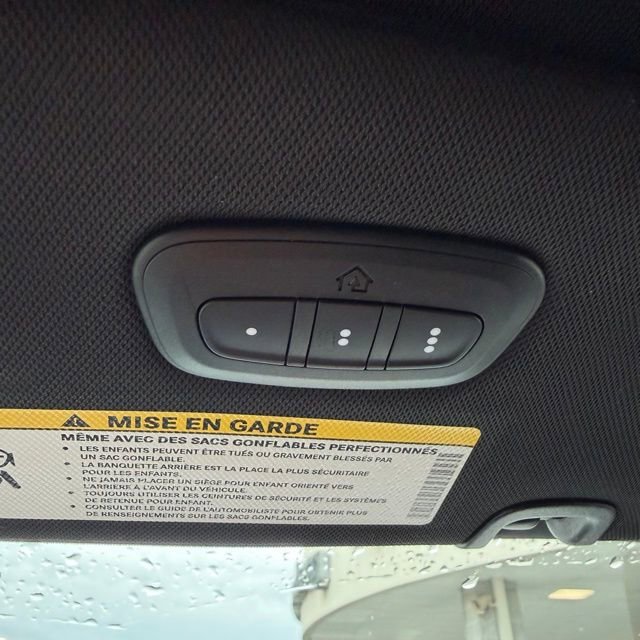 Used 2025  Chrysler Select image 38